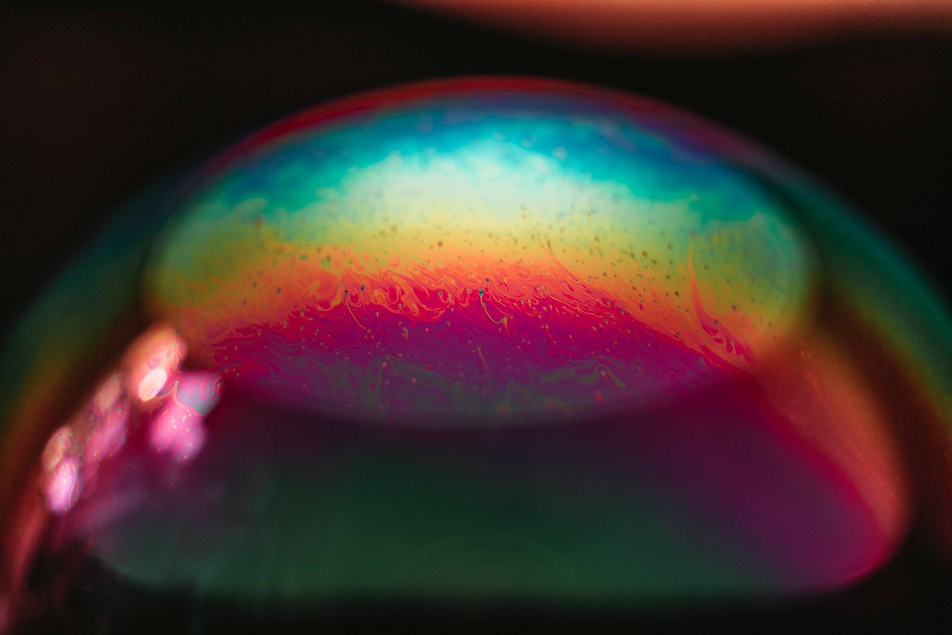 farebný drahý opál