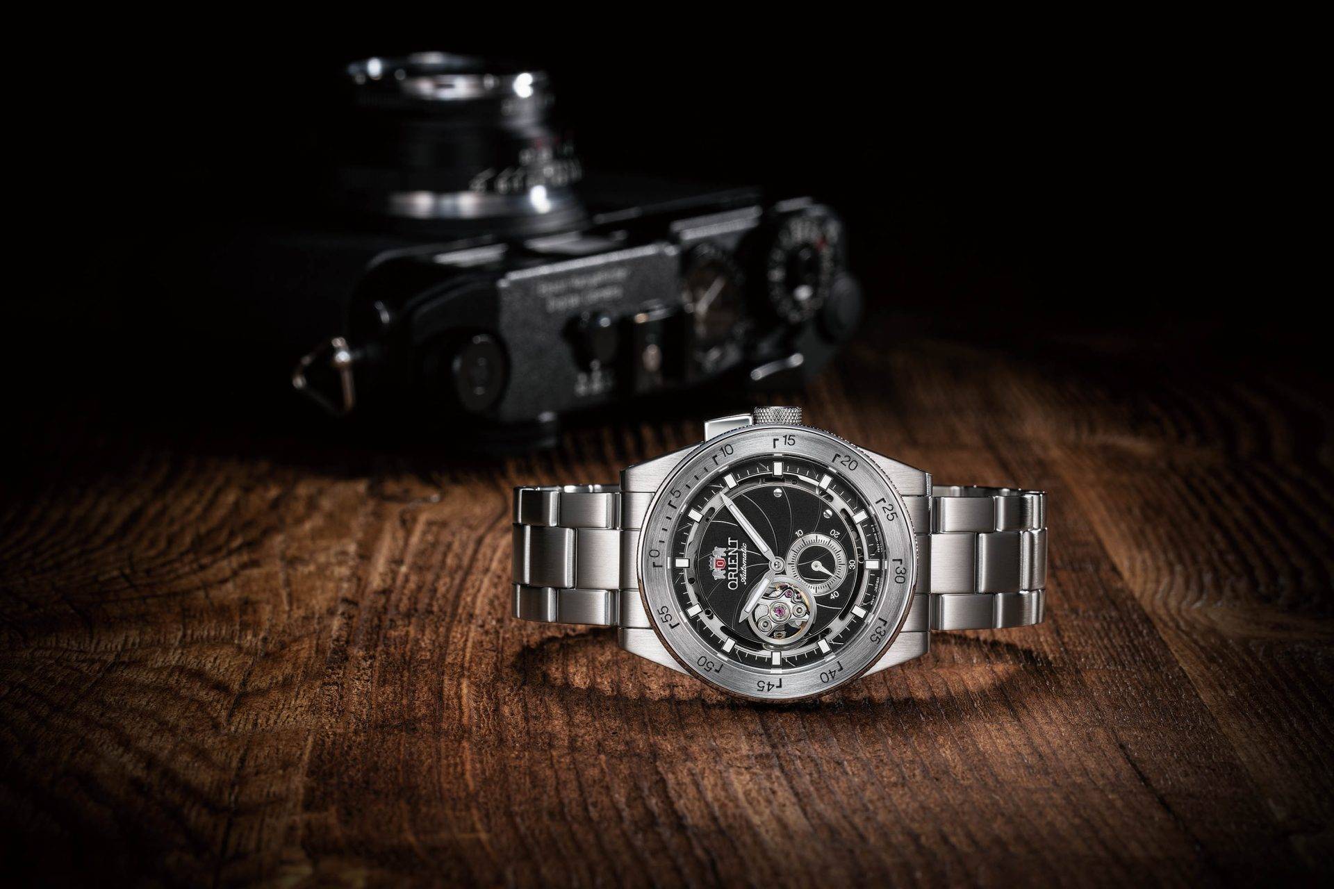 orient-sports-retro-future-camera-automatic-open-heart-ra-ar0201b10b_228927_295589